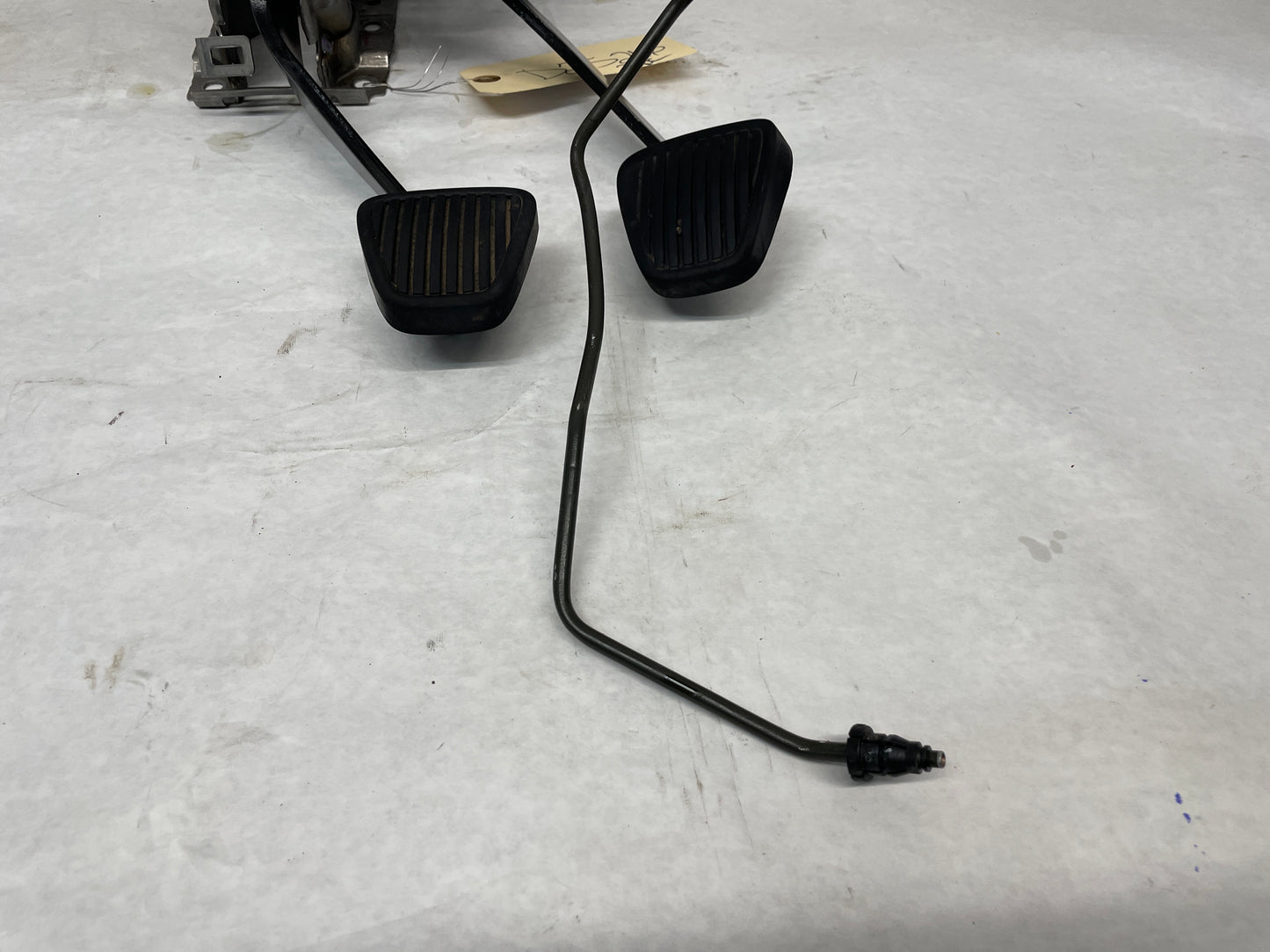 2015 Chevy Camaro SS Manual Transmission Pedal Set Brake & Clutch Assembly OEM - Day's Parts Yard