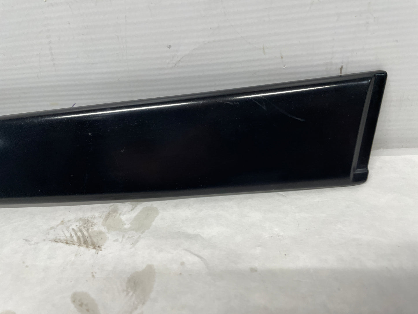 2006 Pontiac GTO RH Passenger Exterior B Pillar Window Trim Cover Applique Molding OEM - Day's Parts Yard