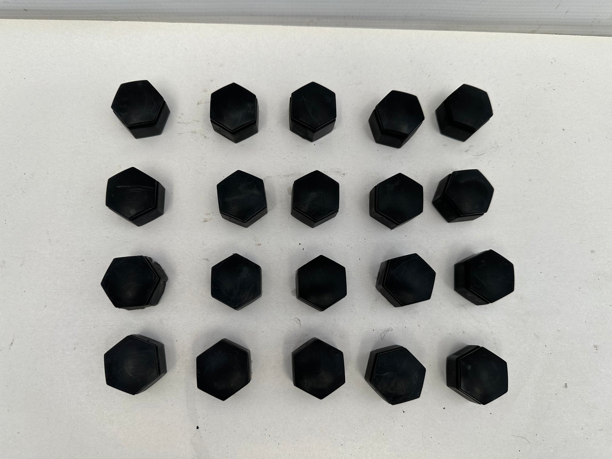 2009 Pontiac G8 GT Lug Nut Covers Set OEM - Day's Parts Yard