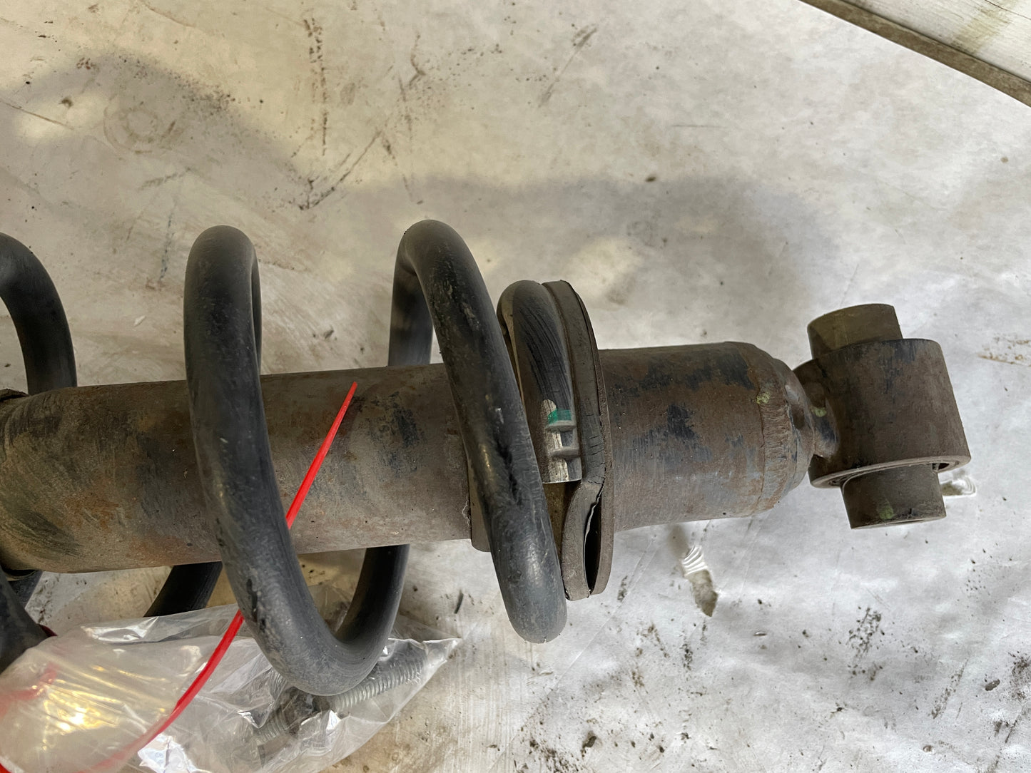 2010 Chevy Camaro SS Rear RH Passenger Shock Strut Absorber OEM - Day's Parts Yard