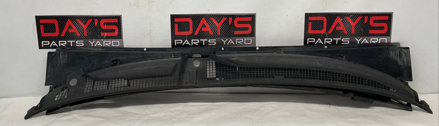 2006 Pontiac GTO Complete Windshield Wiper Cowl Assembly OEM - Day's Parts Yard