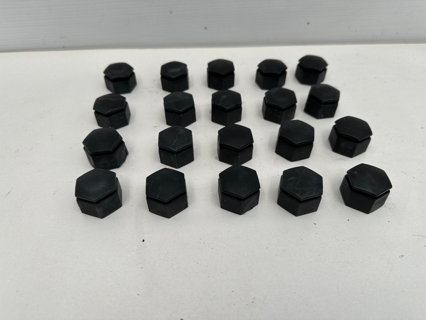2009 Pontiac G8 GT Lug Nut Covers Set OEM - Day's Parts Yard