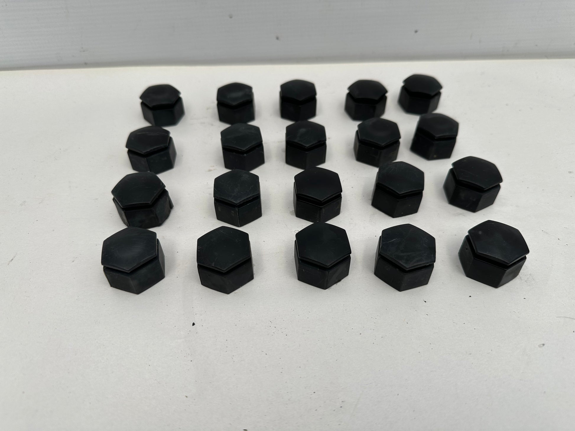 2009 Pontiac G8 GT Lug Nut Covers Set OEM - Day's Parts Yard