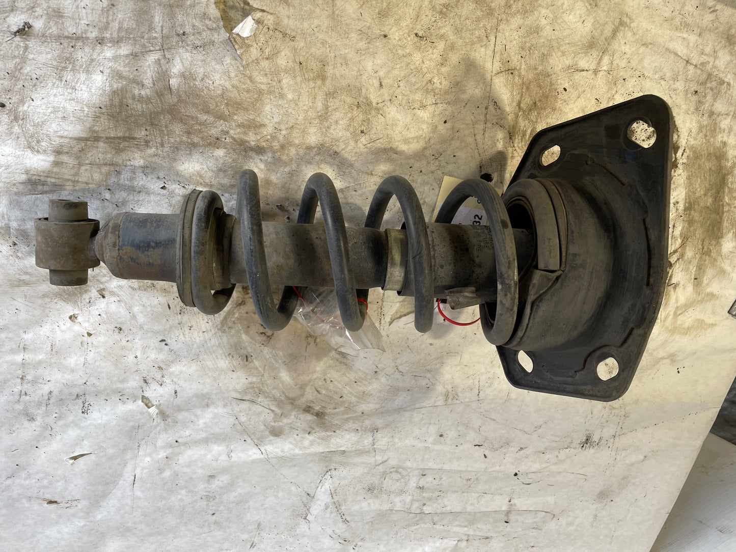 2010 Chevy Camaro SS Rear RH Passenger Shock Strut Absorber OEM - Day's Parts Yard