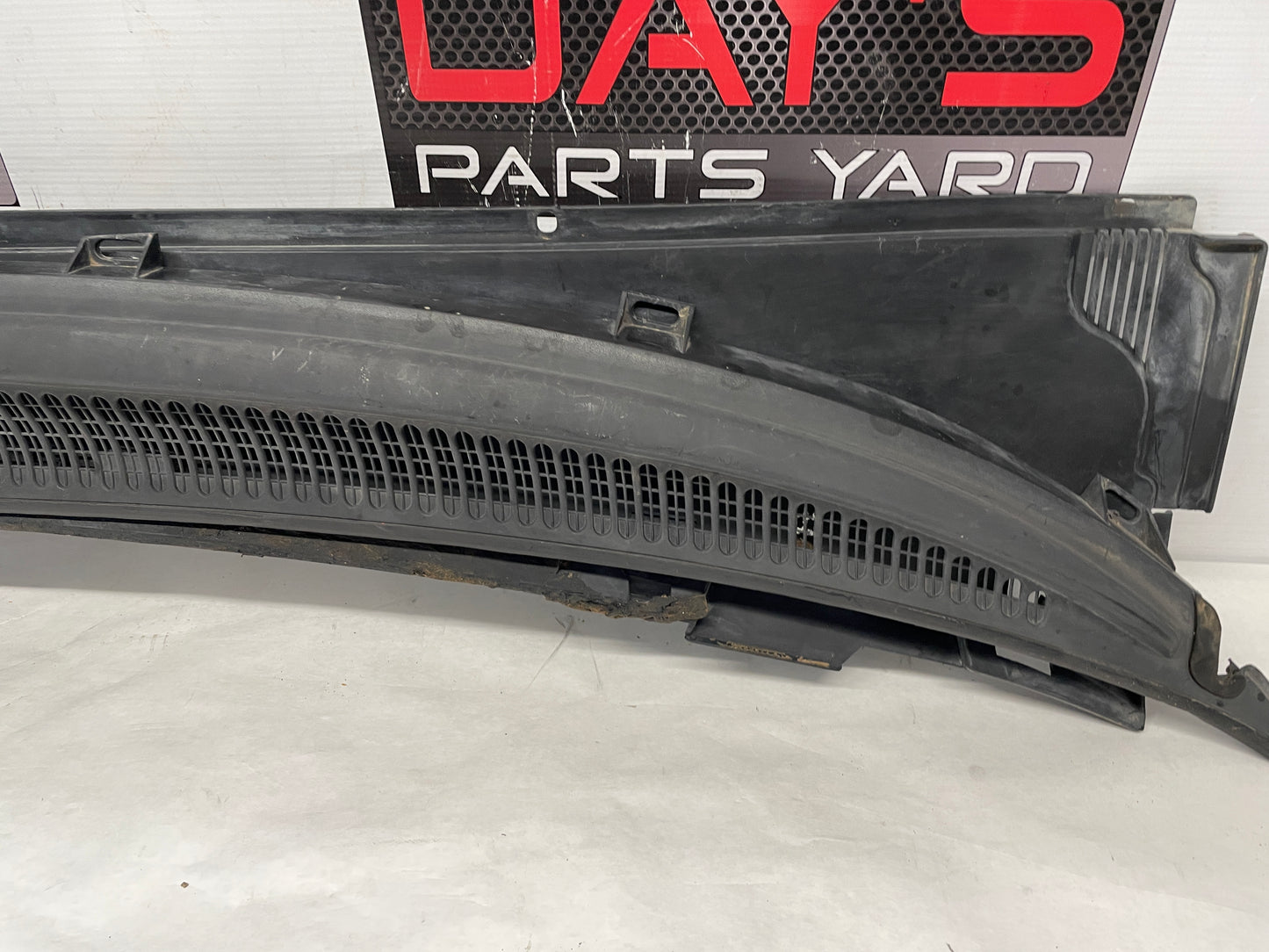 2006 Pontiac GTO Complete Windshield Wiper Cowl Assembly OEM - Day's Parts Yard