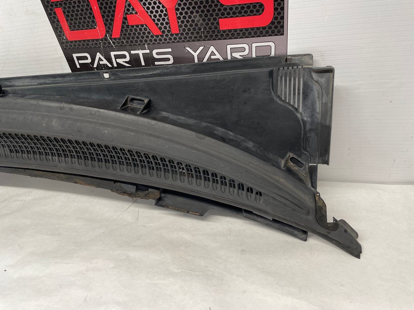 2006 Pontiac GTO Complete Windshield Wiper Cowl Assembly OEM - Day's Parts Yard