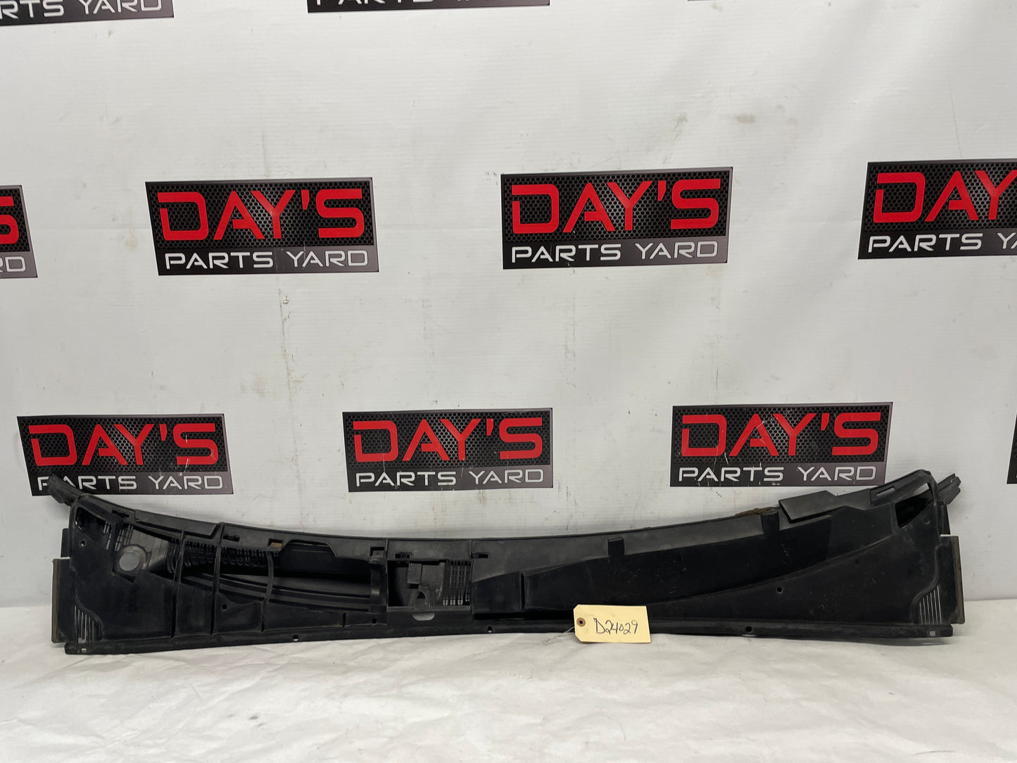 2006 Pontiac GTO Complete Windshield Wiper Cowl Assembly OEM - Day's Parts Yard