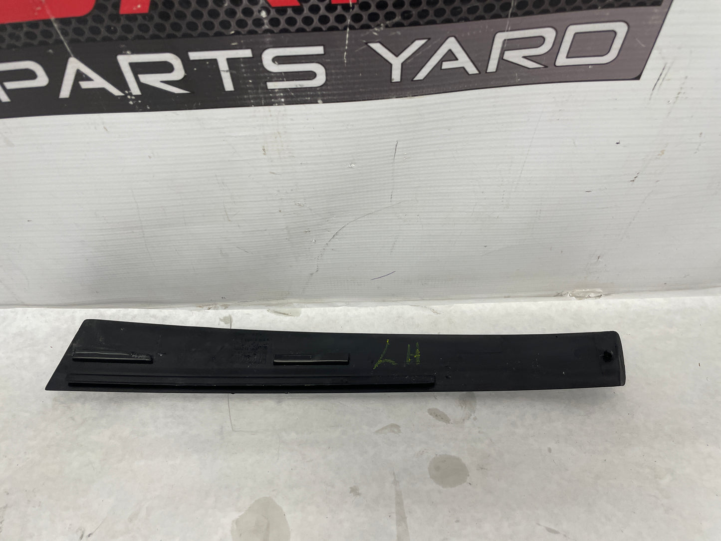 2006 Pontiac GTO LH Driver Exterior B Pillar Window Trim Applique Cover OEM - Day's Parts Yard