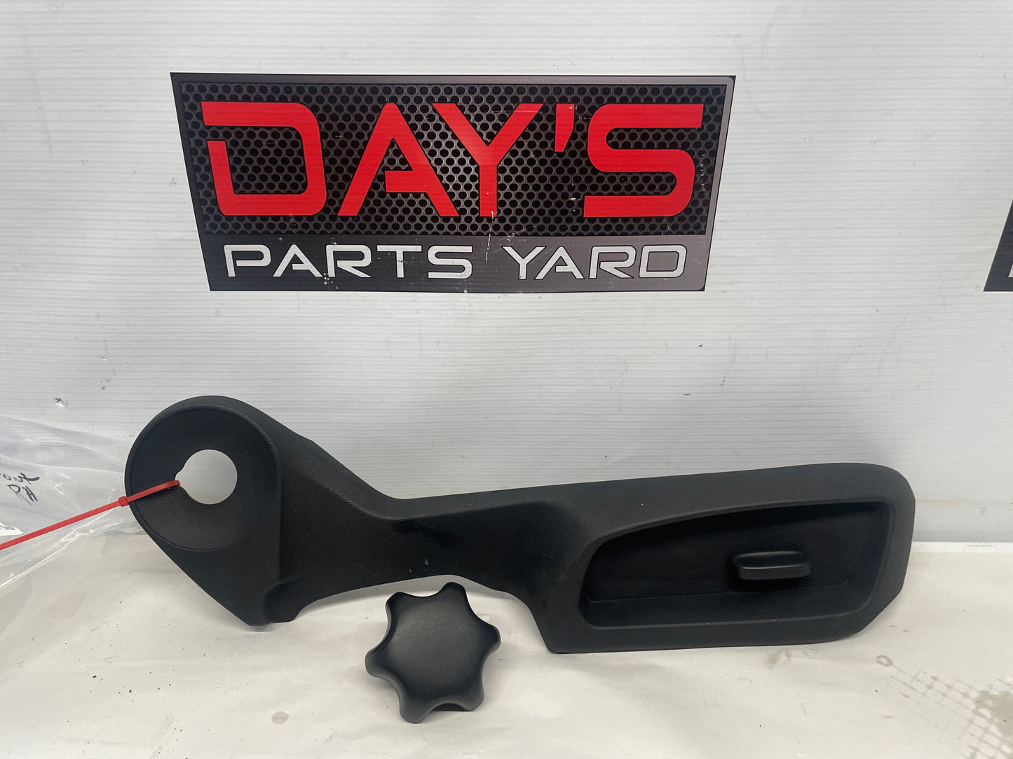 2009 Pontiac G8 GT Front RH Passenger Side Seat Track w/Control Knob OEM - Day's Parts Yard