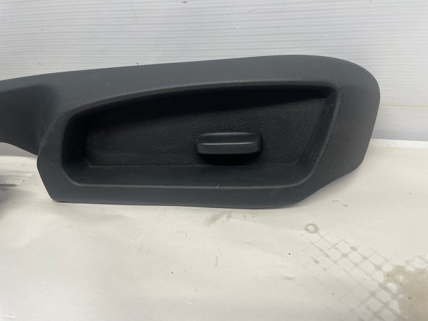 2009 Pontiac G8 GT Front RH Passenger Side Seat Track w/Control Knob OEM - Day's Parts Yard