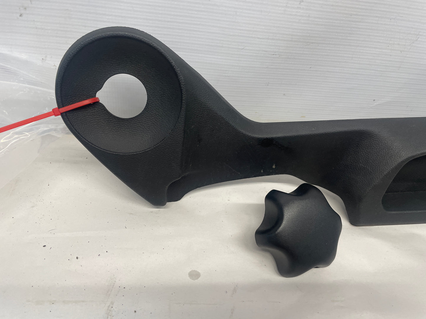 2009 Pontiac G8 GT Front RH Passenger Side Seat Track w/Control Knob OEM - Day's Parts Yard