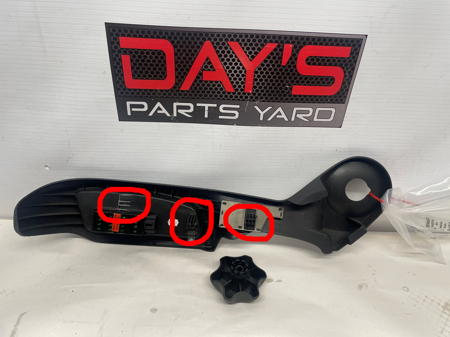 2009 Pontiac G8 GT Front RH Passenger Side Seat Track w/Control Knob OEM - Day's Parts Yard