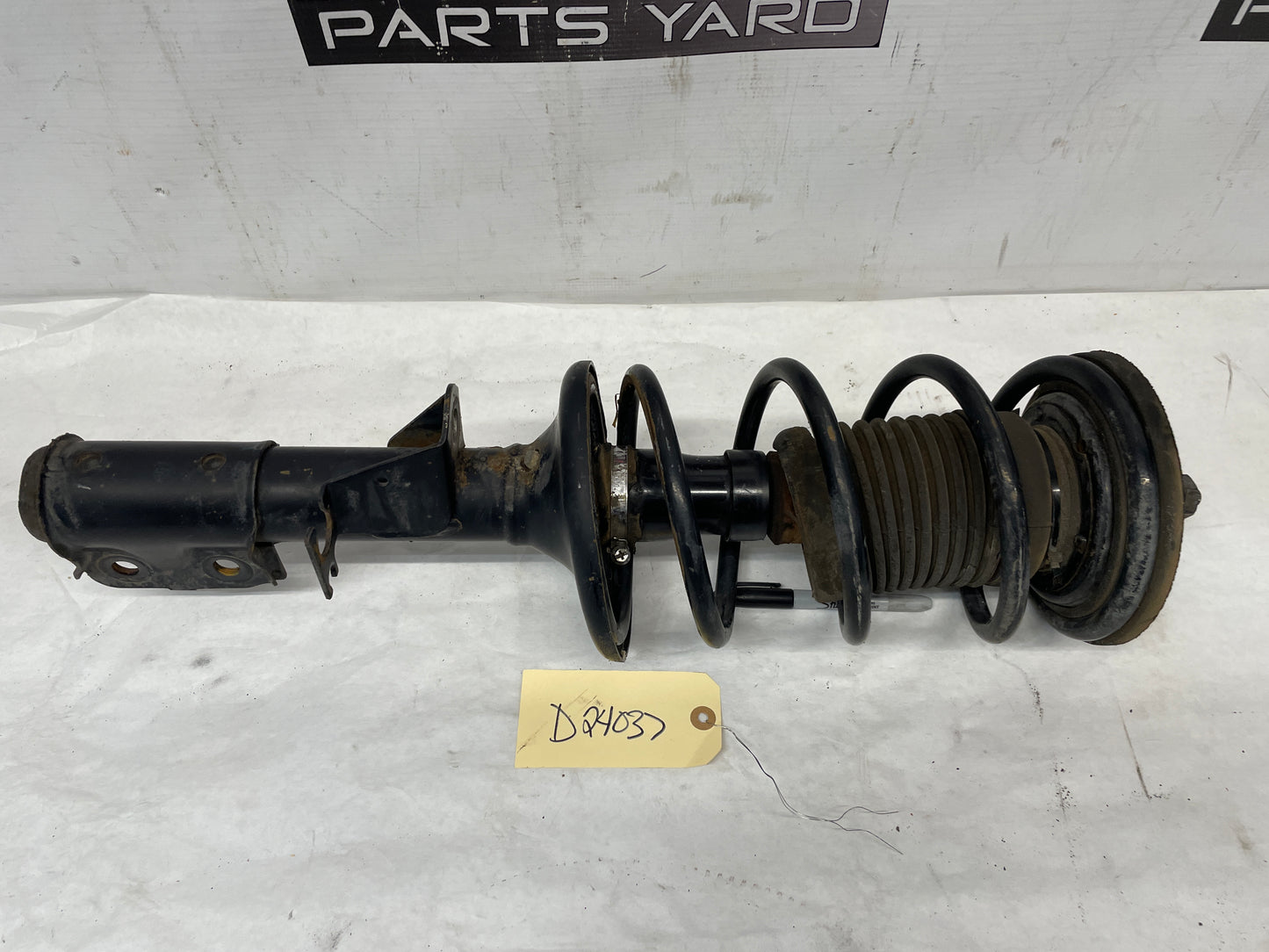 2006 Pontiac GTO LH Driver Front Strut Assembly OEM - Day's Parts Yard
