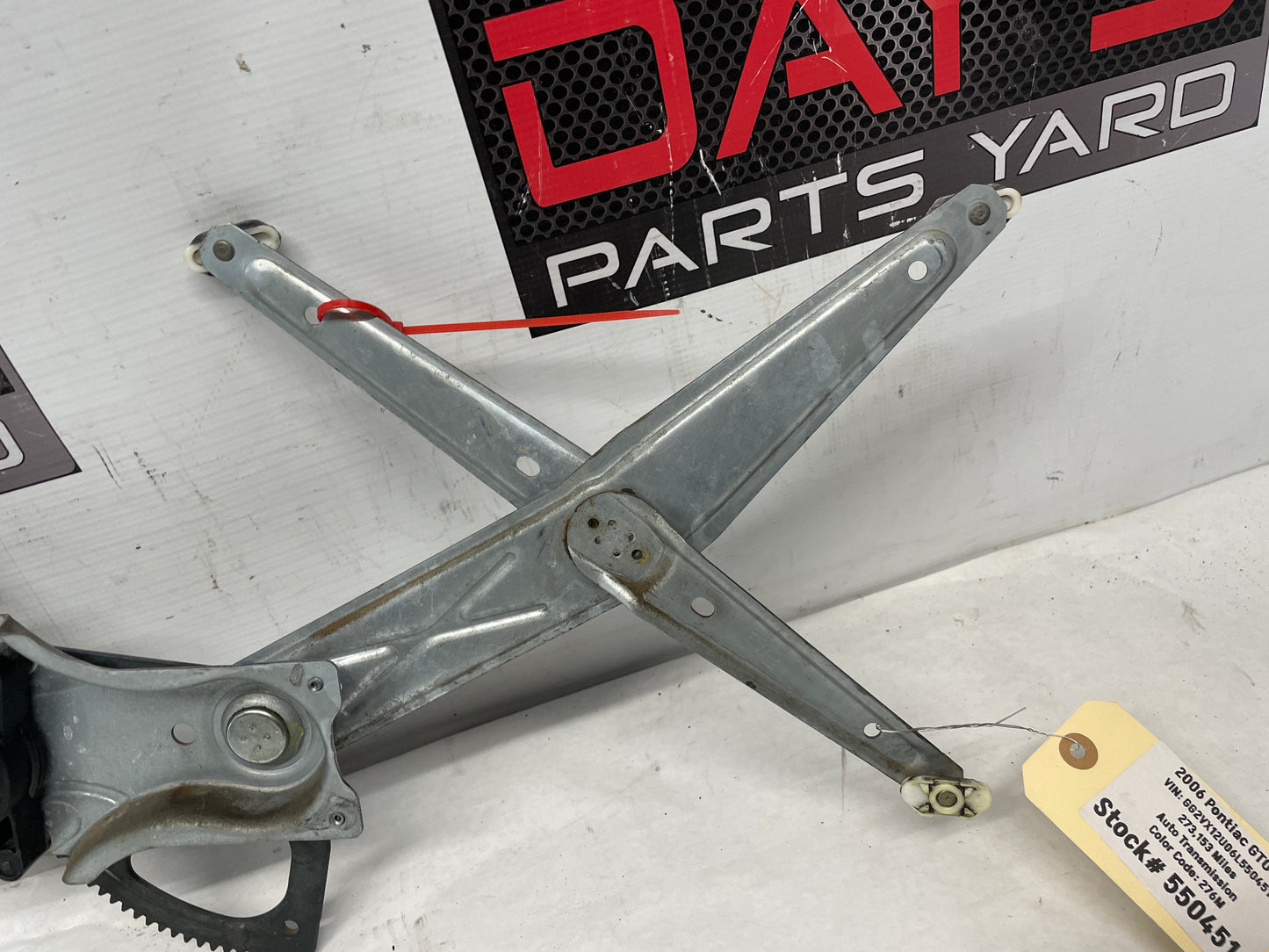 2006 Pontiac GTO RH Passenger Front Window Regulator Motor OEM - Day's Parts Yard