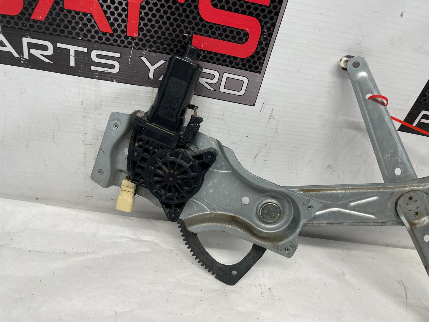 2006 Pontiac GTO RH Passenger Front Window Regulator Motor OEM - Day's Parts Yard