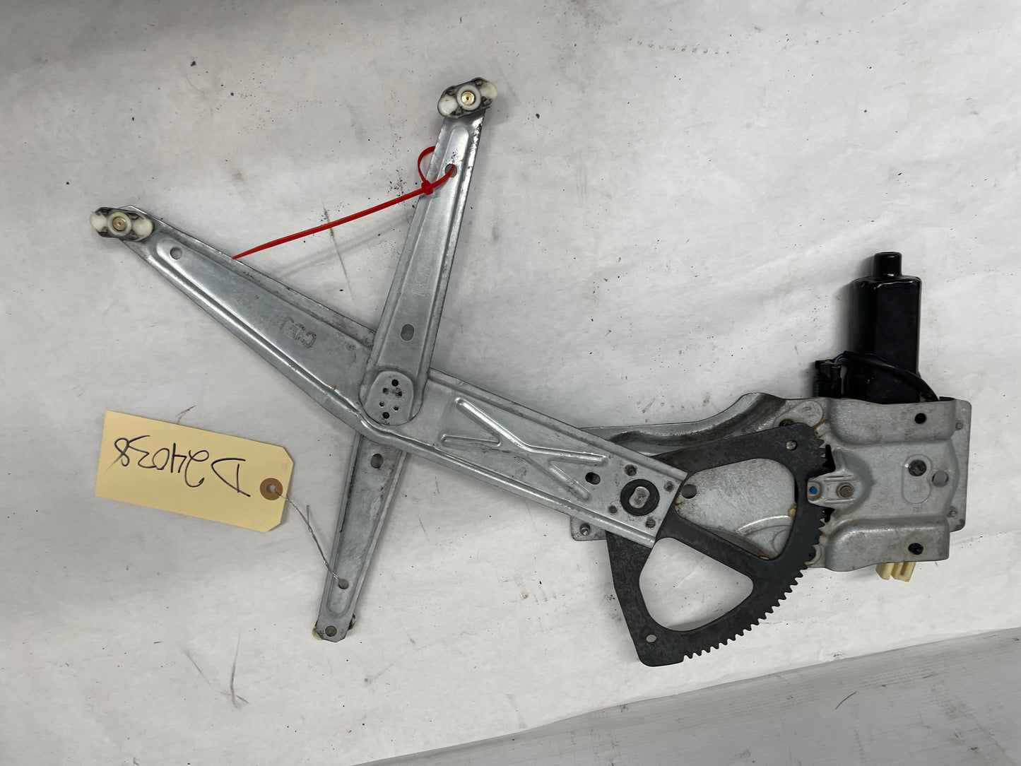 2006 Pontiac GTO RH Passenger Front Window Regulator Motor OEM - Day's Parts Yard