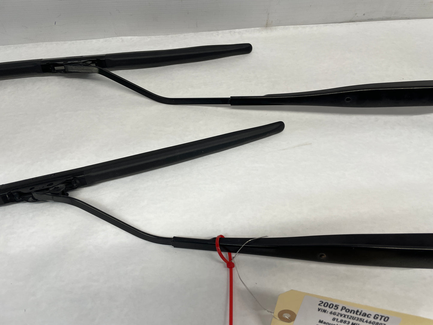 2005 Pontiac GTO RH & LH Windshield Wiper Arms OEM