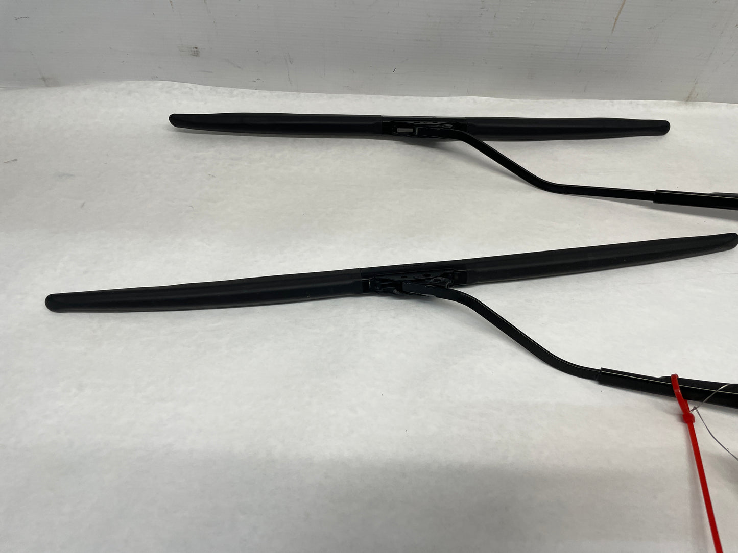 2005 Pontiac GTO RH & LH Windshield Wiper Arms OEM
