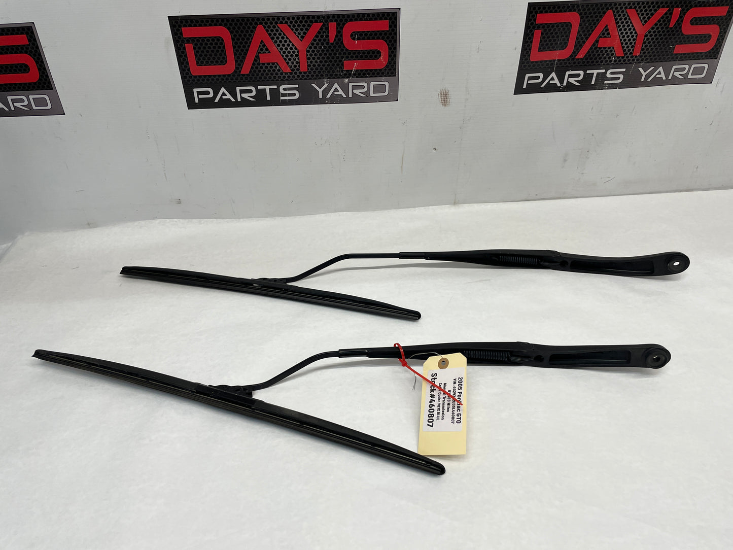 2005 Pontiac GTO RH & LH Windshield Wiper Arms OEM