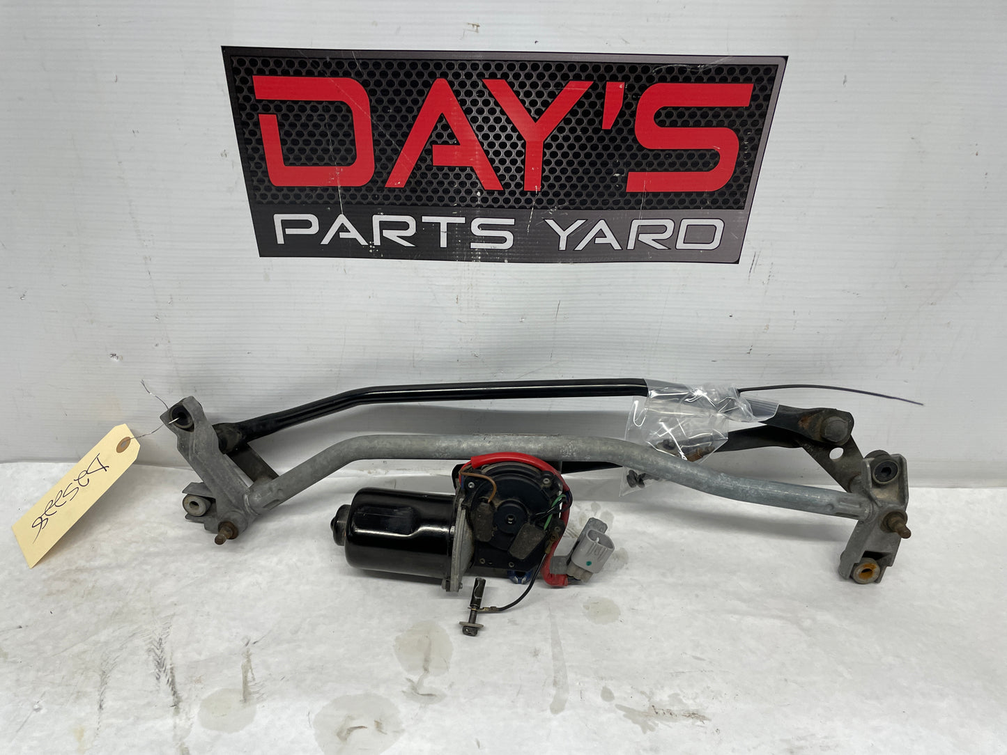 2006 Pontiac GTO Wiper Motor Transmission Linkage Assembly OEM - Day's Parts Yard