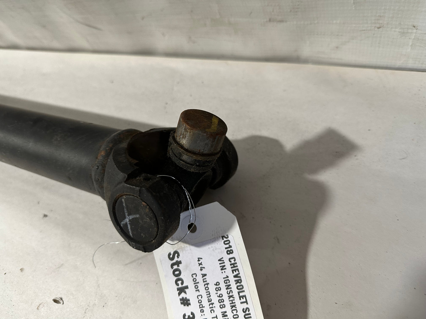 2018 Chevy Suburban LT 4X4 Front Driveshaft Drive Prop Shaft OEM - Day's Parts Yard