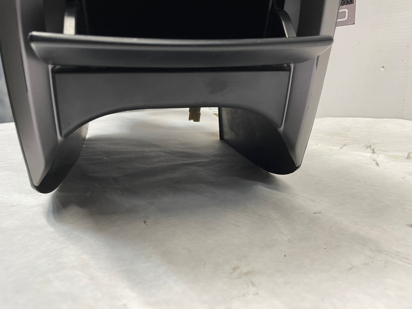 2006 Pontiac GTO Center Console Arm Rest Assembly OEM - Day's Parts Yard