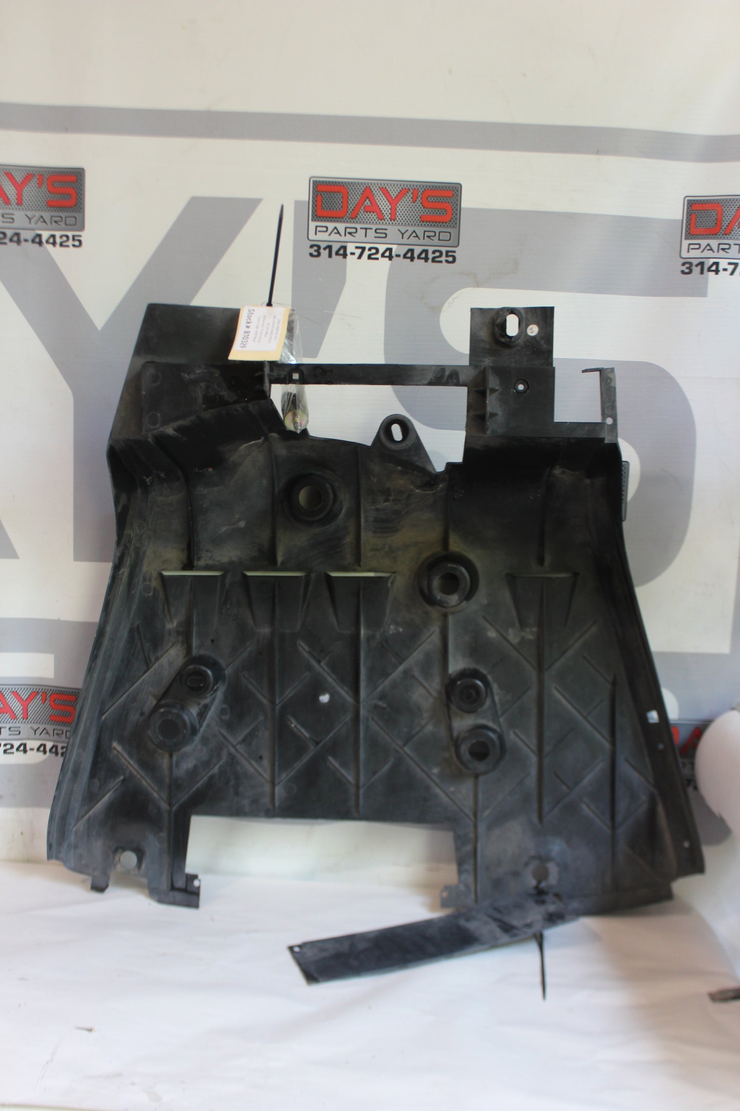 2006 Pontiac GTO Rear Air Deflector Differential Center Lower Body Cover OEM - Day's Parts Yard