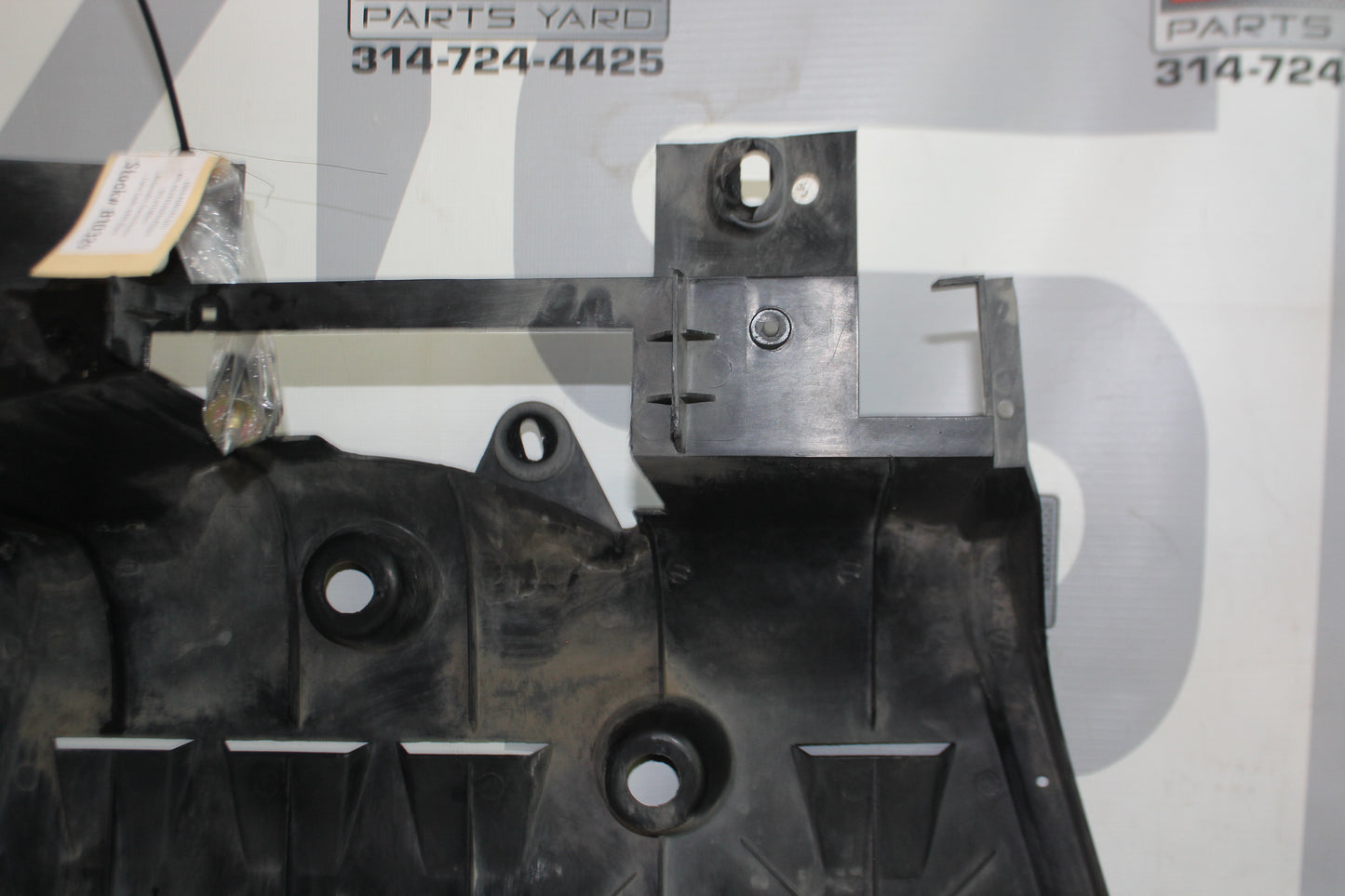 2006 Pontiac GTO Rear Air Deflector Differential Center Lower Body Cover OEM - Day's Parts Yard