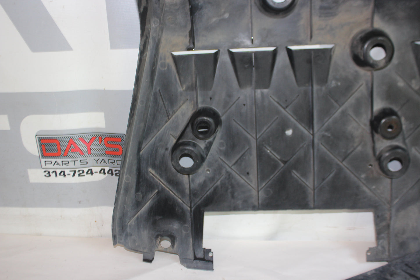 2006 Pontiac GTO Rear Air Deflector Differential Center Lower Body Cover OEM - Day's Parts Yard