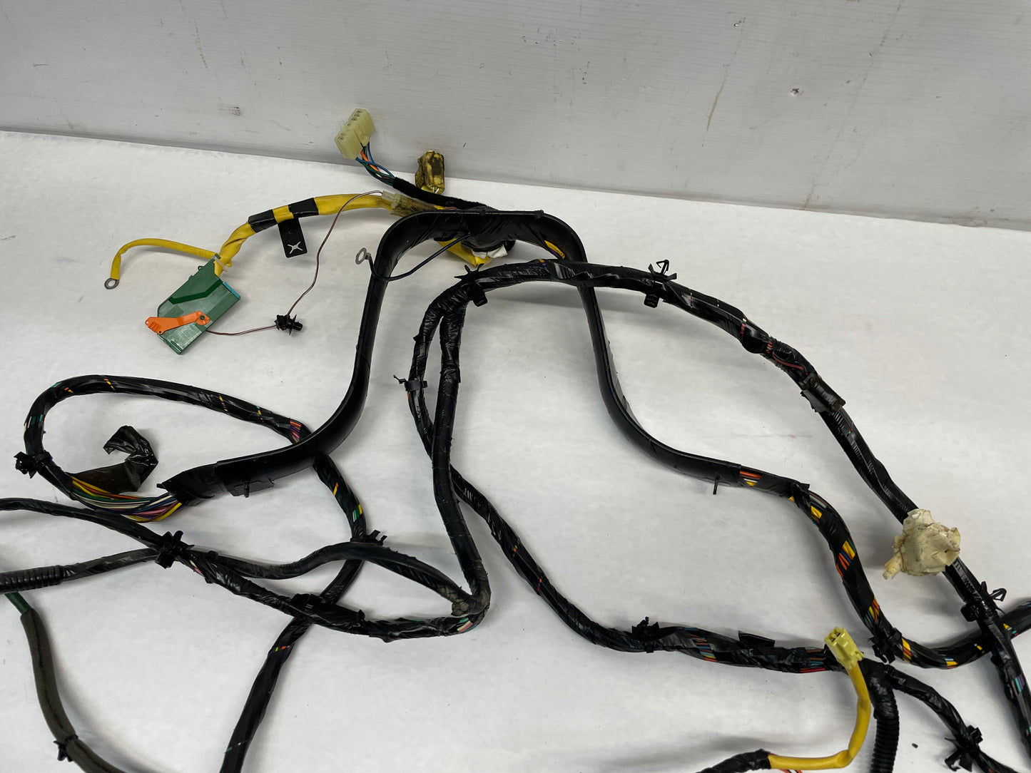 2005 Pontiac GTO Chassis Body Junction Wire Wiring Harness OEM