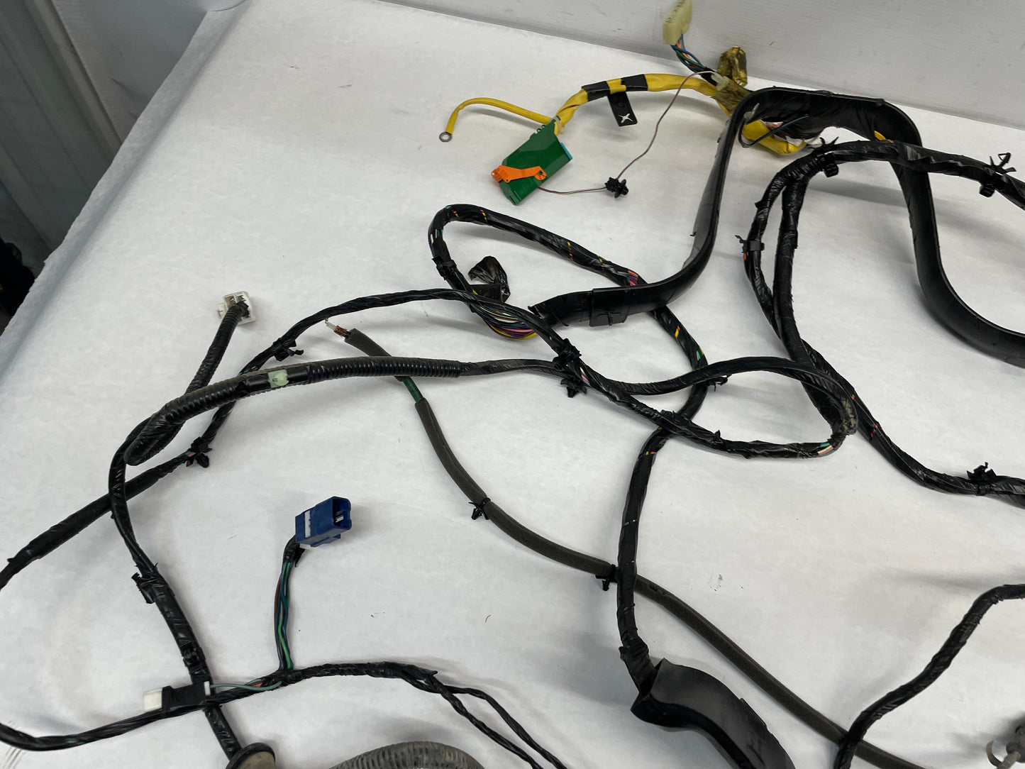 2005 Pontiac GTO Chassis Body Junction Wire Wiring Harness OEM