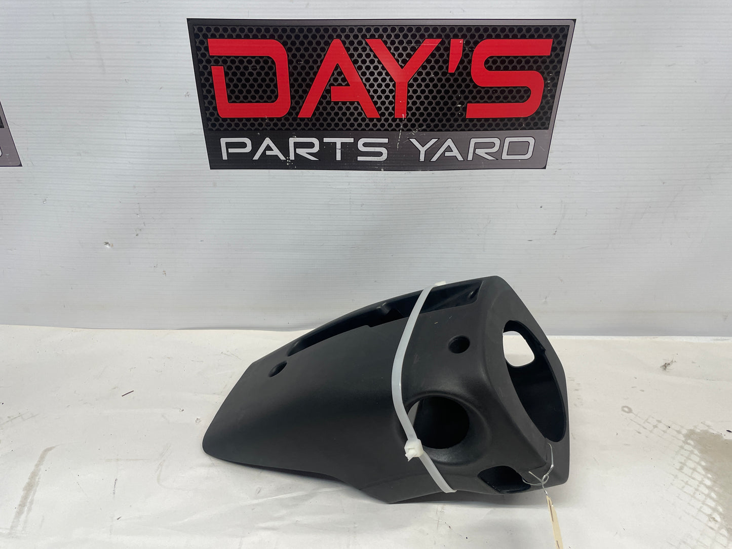 2009 Pontiac G8 GT Upper and Lower Steering Column Cover Trim OEM - Day's Parts Yard