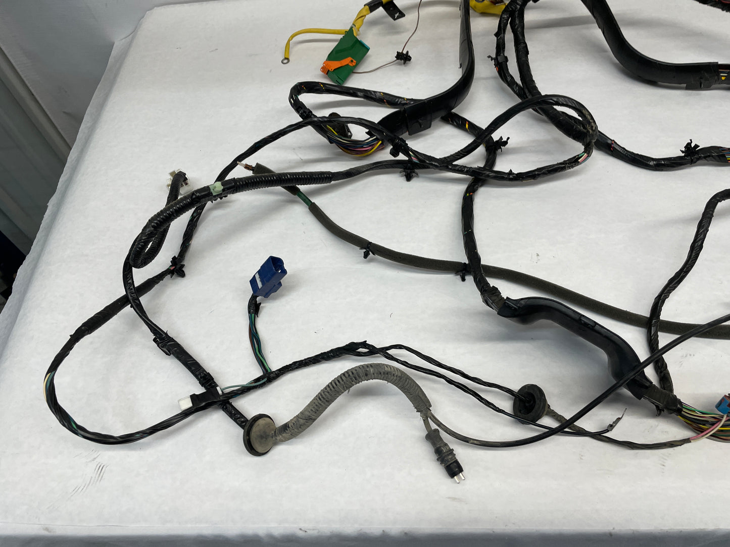 2005 Pontiac GTO Chassis Body Junction Wire Wiring Harness OEM