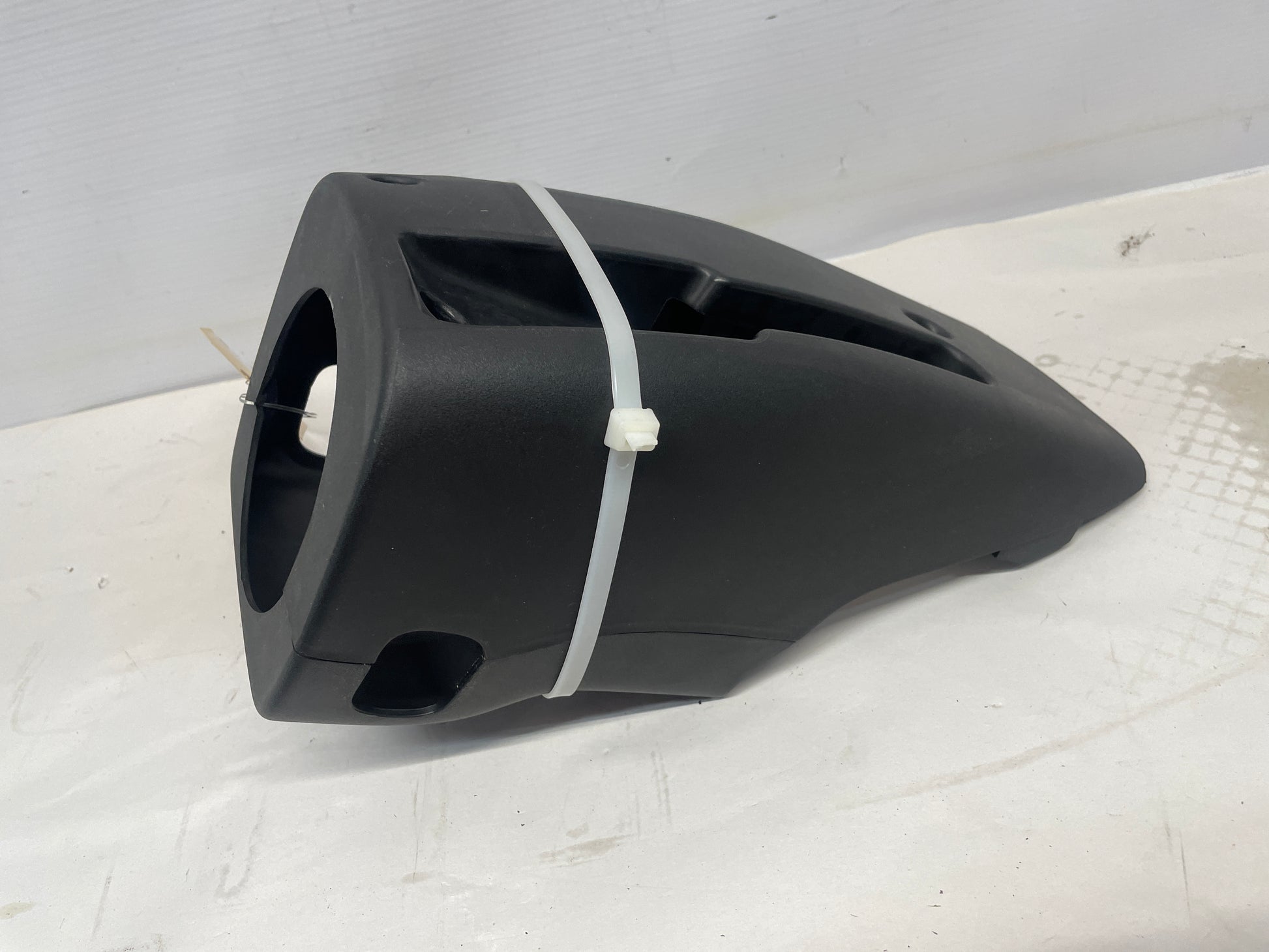 2009 Pontiac G8 GT Upper and Lower Steering Column Cover Trim OEM - Day's Parts Yard