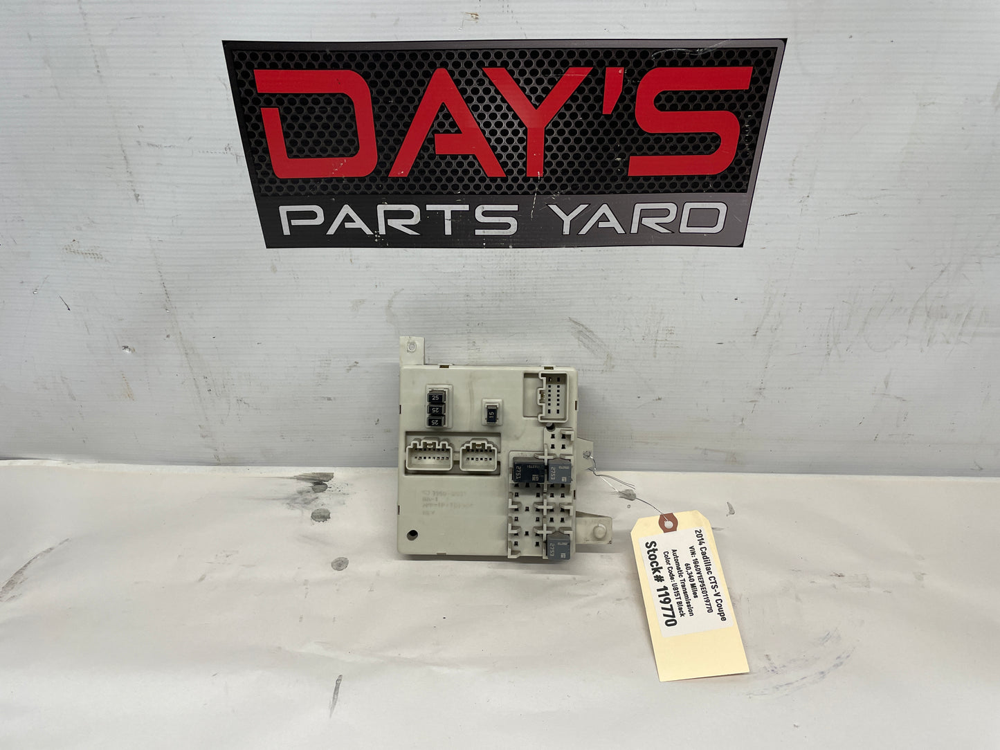 2014 Cadillac CTS-V Coupe Rear Interior Fuse Relay Box OEM - Day's Parts Yard