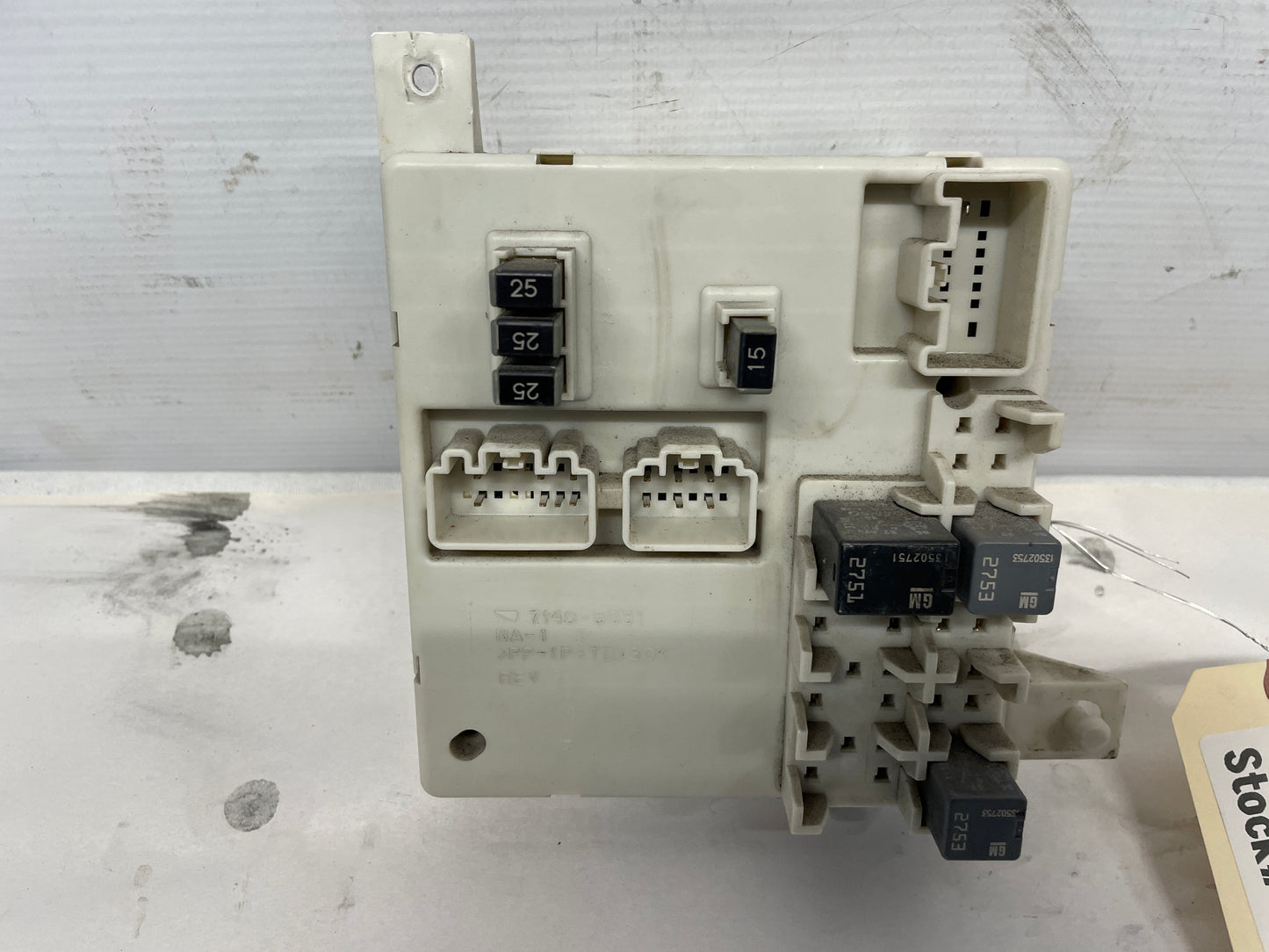 2014 Cadillac CTS-V Coupe Rear Interior Fuse Relay Box OEM - Day's Parts Yard