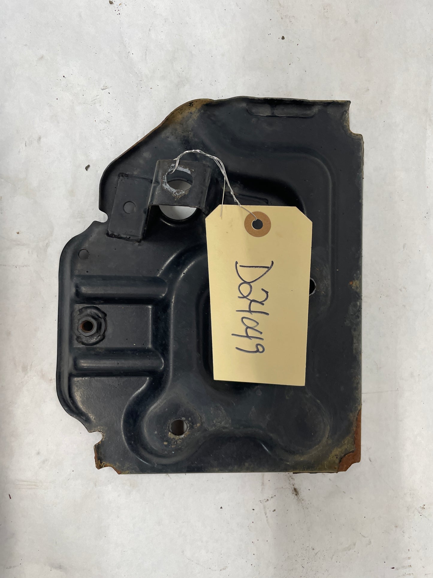 2006 Pontiac GTO Battery Tray OEM - Day's Parts Yard