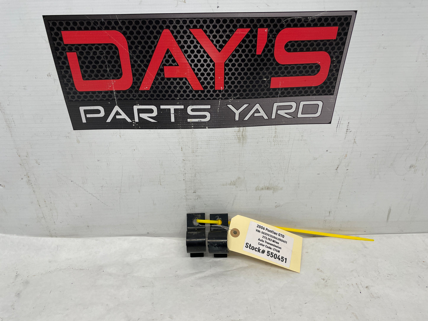 2006 Pontiac GTO RH & LH Rear Stabilizer Sway Bar Brackets OEM - Day's Parts Yard