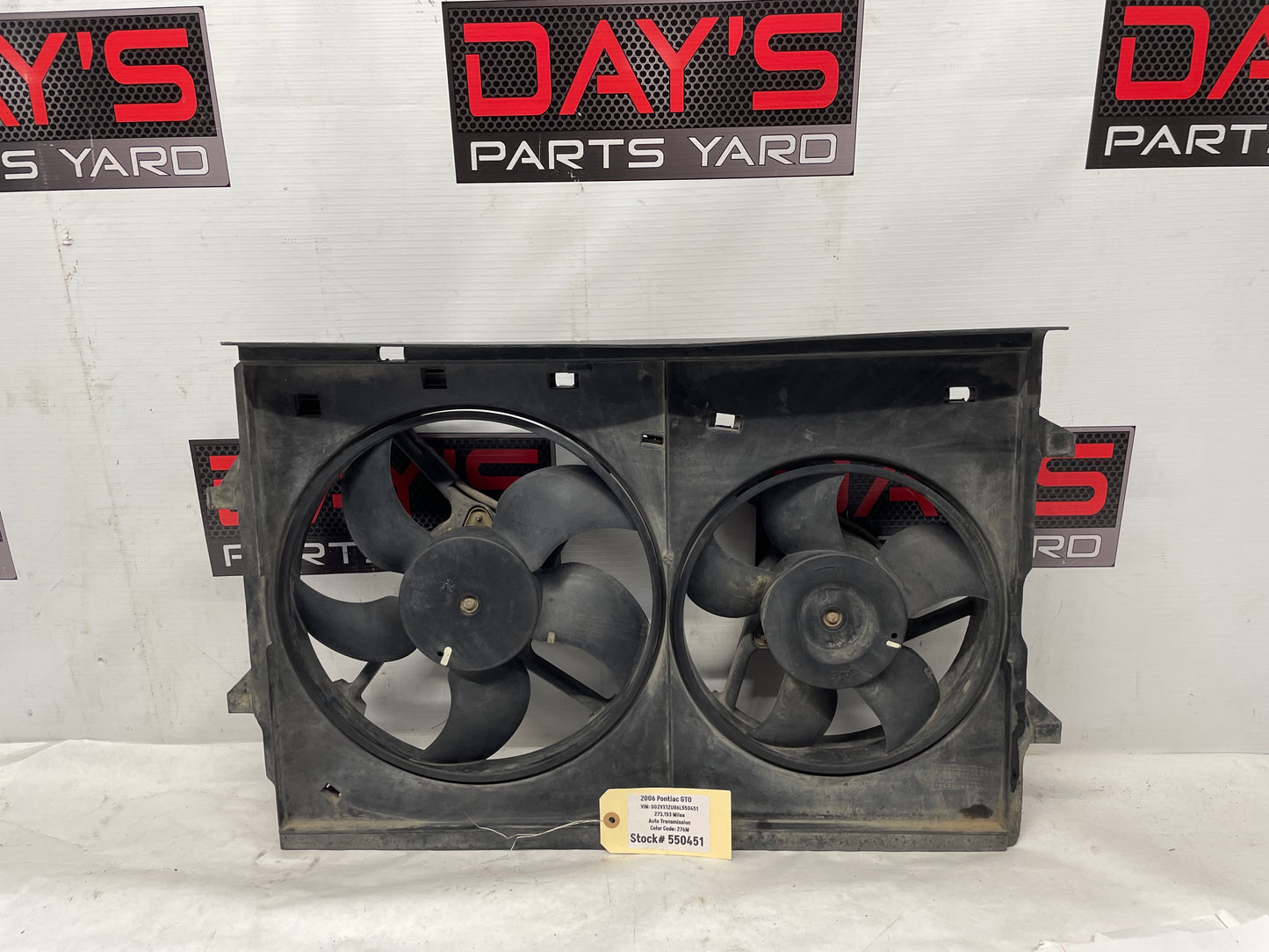 2006 Pontiac GTO Dual Radiator Electric Cooling Fans Shroud Assembly OEM - Day's Parts Yard