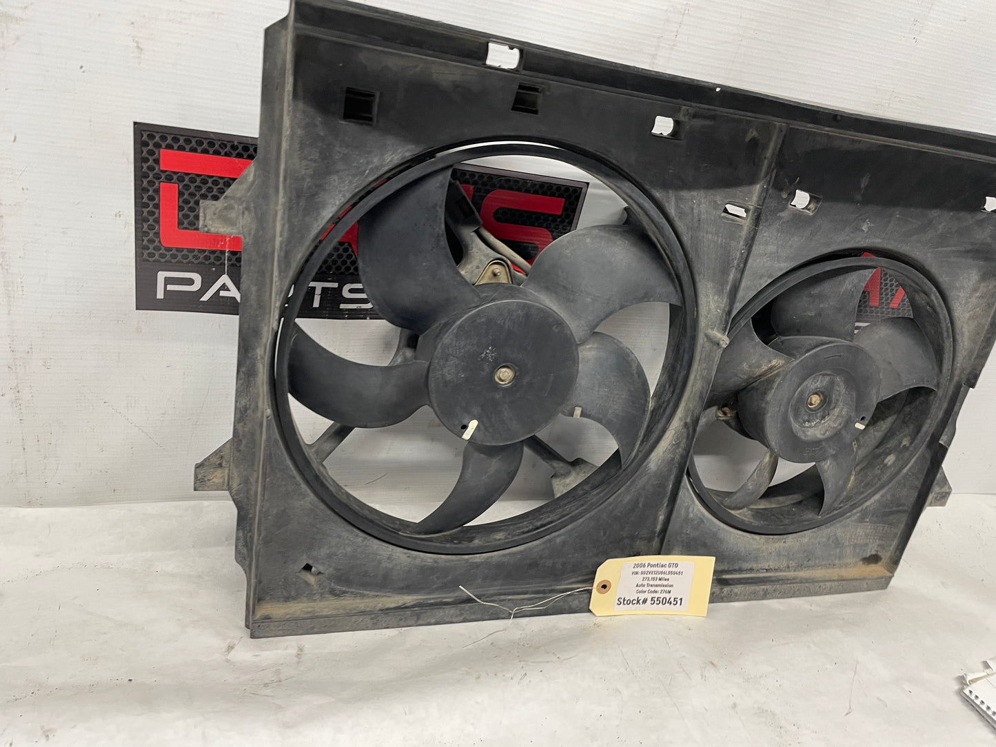 2006 Pontiac GTO Dual Radiator Electric Cooling Fans Shroud Assembly OEM - Day's Parts Yard