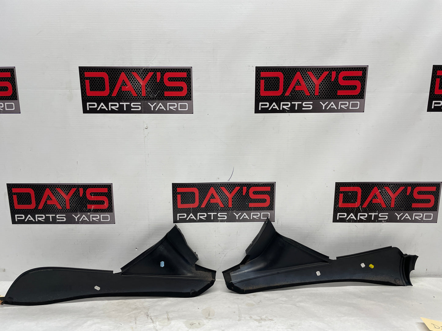 2006 Pontiac GTO RH & LH Console Interior Black Suede Trim Panels OEM - Day's Parts Yard