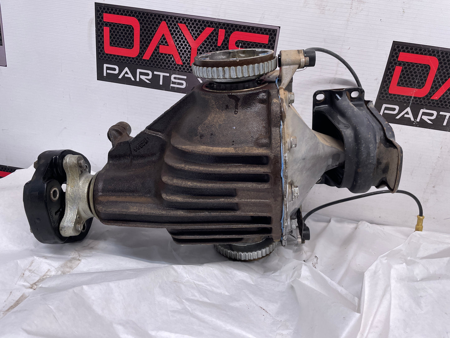 2006 Pontiac GTO Rear End Rearend Carrier Axle Differential 3.46 LSD OEM - Day's Parts Yard