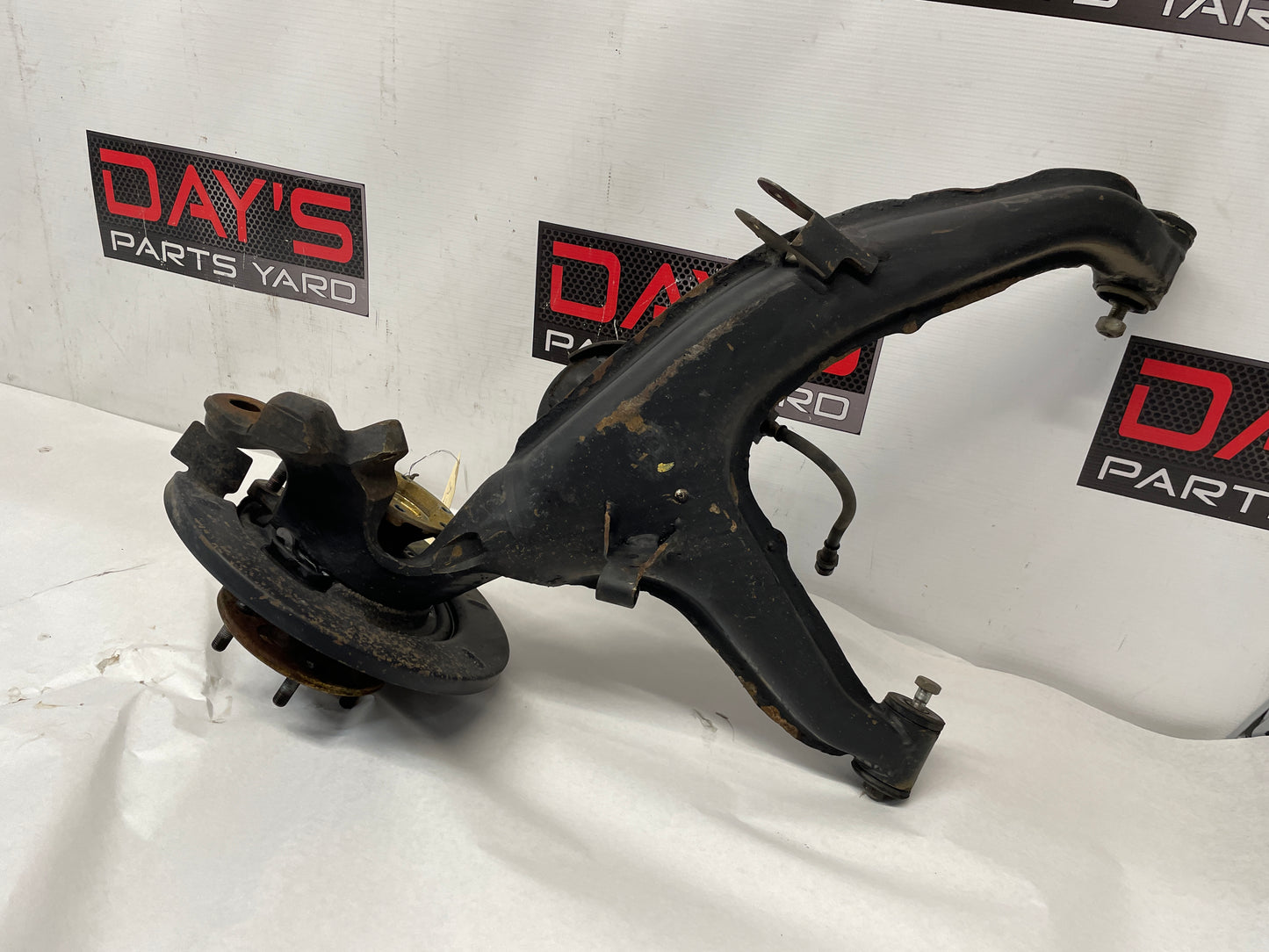 2006 Pontiac GTO LH Driver Rear Suspension Spindle Hub Knuckle Control Arm OEM - Day's Parts Yard