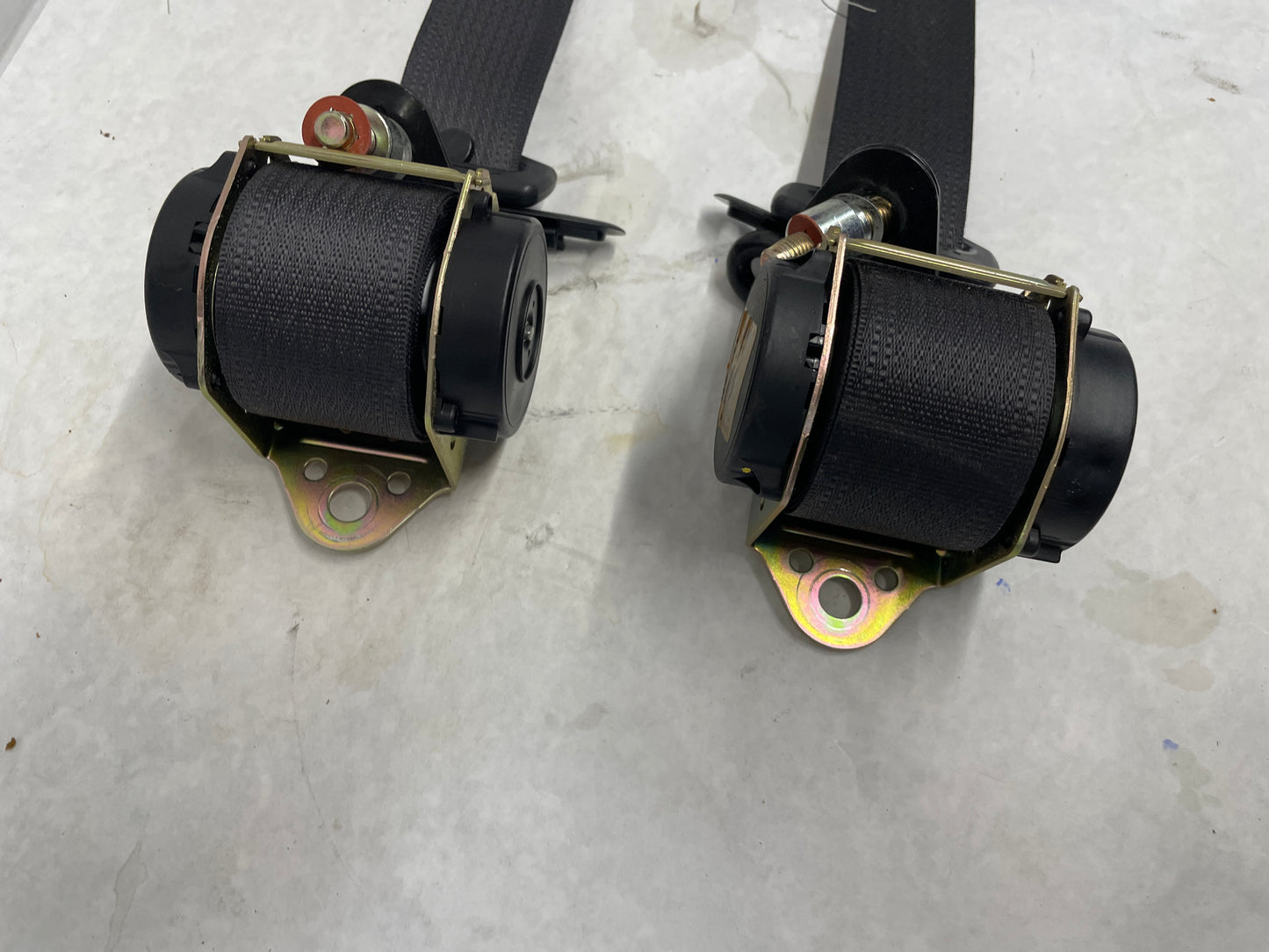 2006 Pontiac GTO RH & LH Rear Seat Belt Seatbelt Retractors OEM - Day's Parts Yard