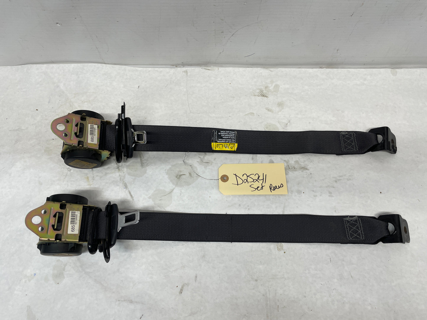 2006 Pontiac GTO RH & LH Rear Seat Belt Seatbelt Retractors OEM - Day's Parts Yard