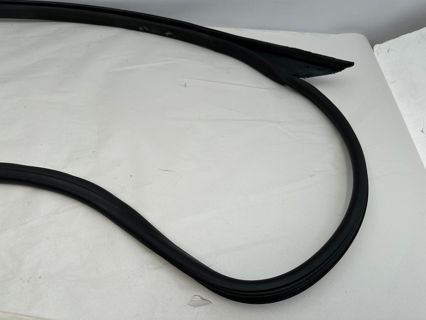 2014 Cadillac CTS-V Coupe RH Passenger Rubber Door Weather Strip Seal OEM - Day's Parts Yard