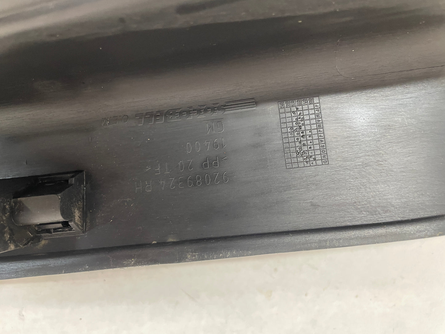 2004 Pontiac GTO RH Passenger Interior Sill Carpet Retainer Trim Cover Panel OEM - Day's Parts Yard