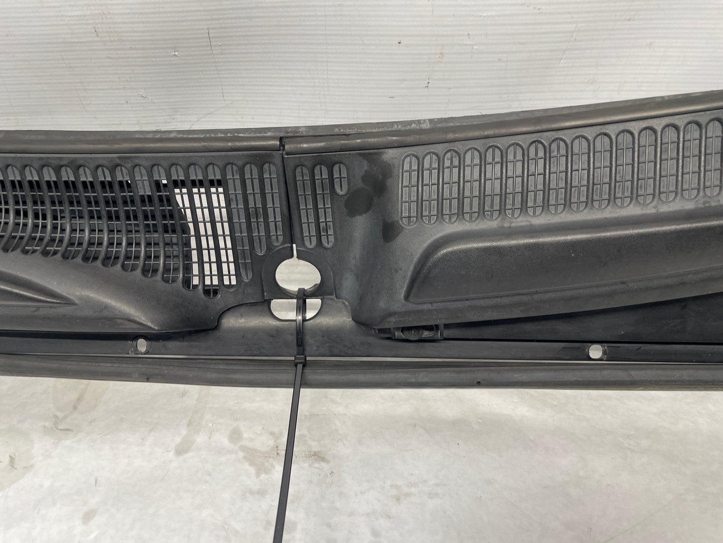 2006 Pontiac GTO Complete Windshield Wiper Cowl Assembly OEM - Day's Parts Yard