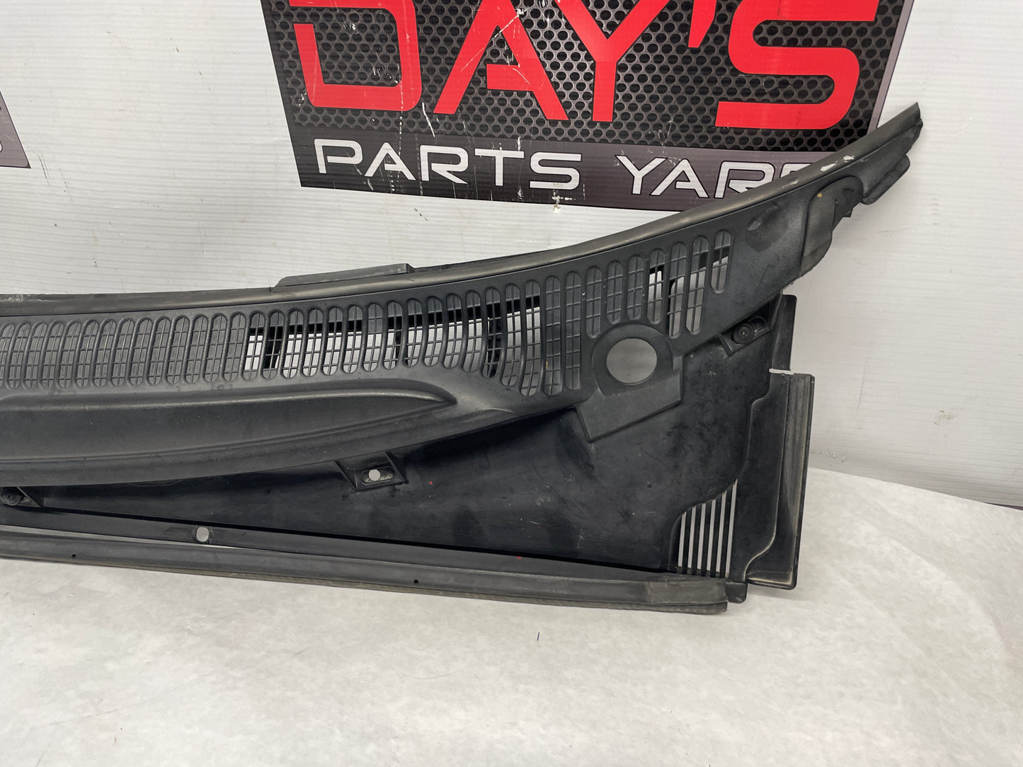 2006 Pontiac GTO Complete Windshield Wiper Cowl Assembly OEM - Day's Parts Yard