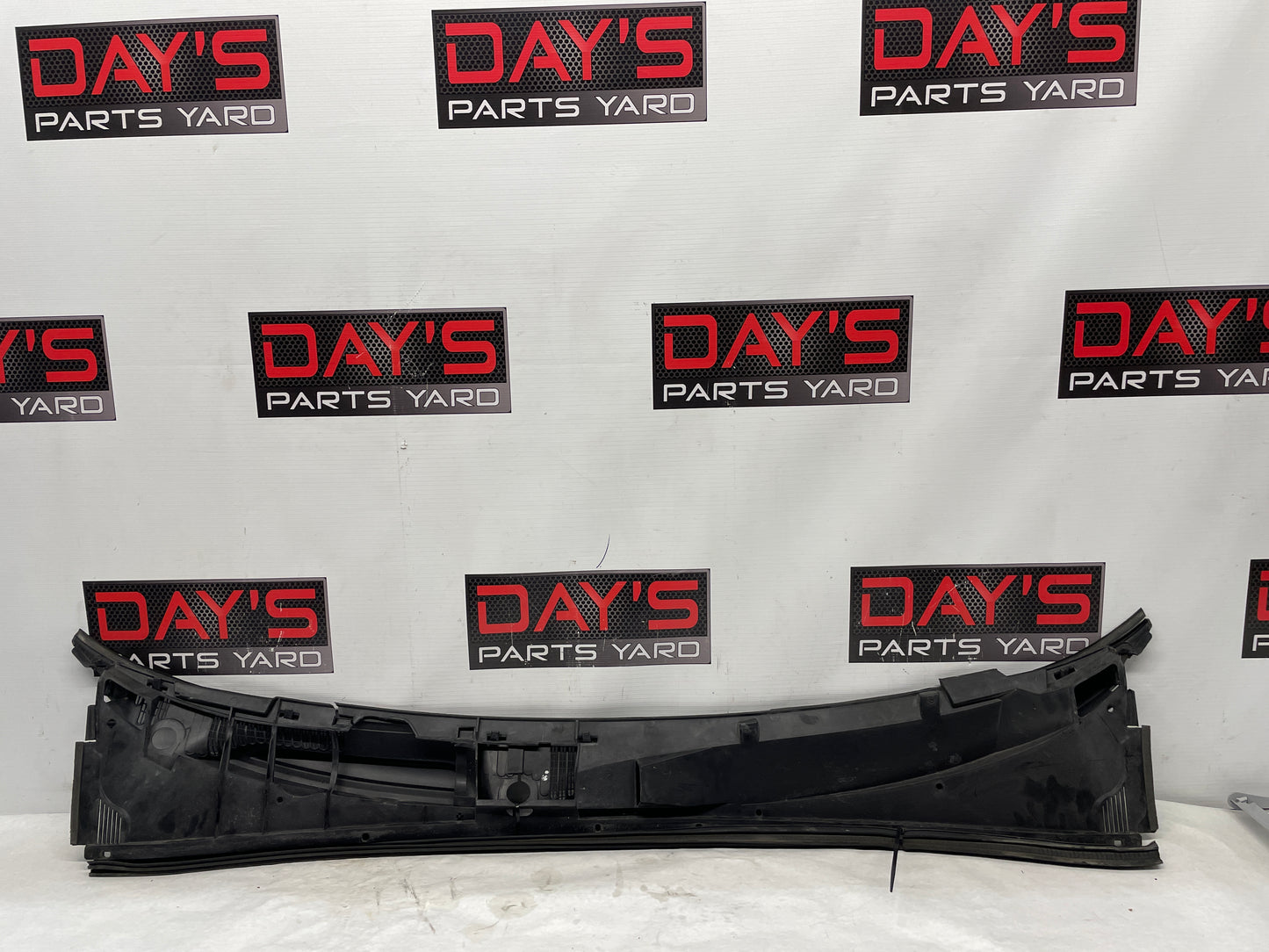 2006 Pontiac GTO Complete Windshield Wiper Cowl Assembly OEM - Day's Parts Yard